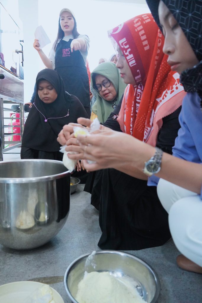 Tingkatkan Kualitas Produk, Pelaku UMKM Bidang Boga dan Katering Mendapatkan Bimbingan dari Chef Michelle