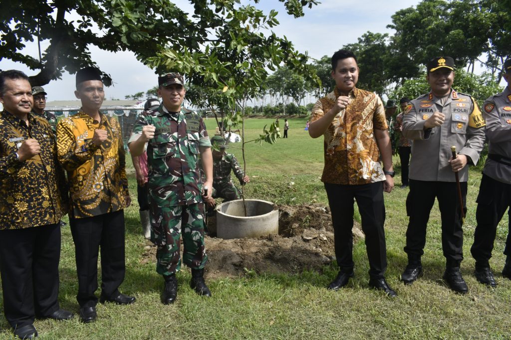 Bersama Pemkab Kendal, Kodim Kendal 0715 Menggelar Karya Bakti dan Bakti Sosial