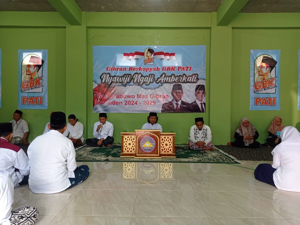 Gibran Berkopyah Pati Nyawiji Ngaji Amberkahi