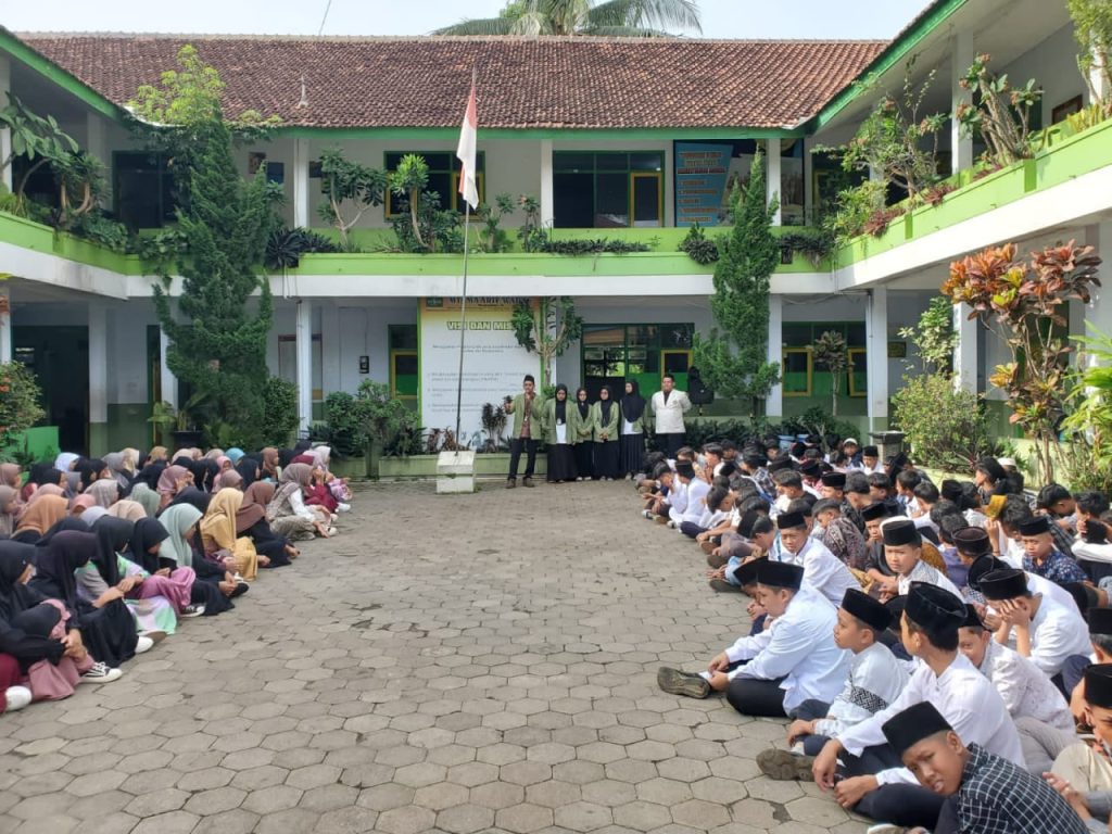 KKN INISNU Kampanye Jo Kawin Bocah di MTs Ma’arif Wadas