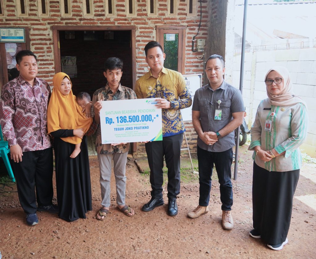 BPJS Ketenagakerjaan Serahkan Santunan Kematian kepada Ahli Waris Anggota KPPS Curugsewu