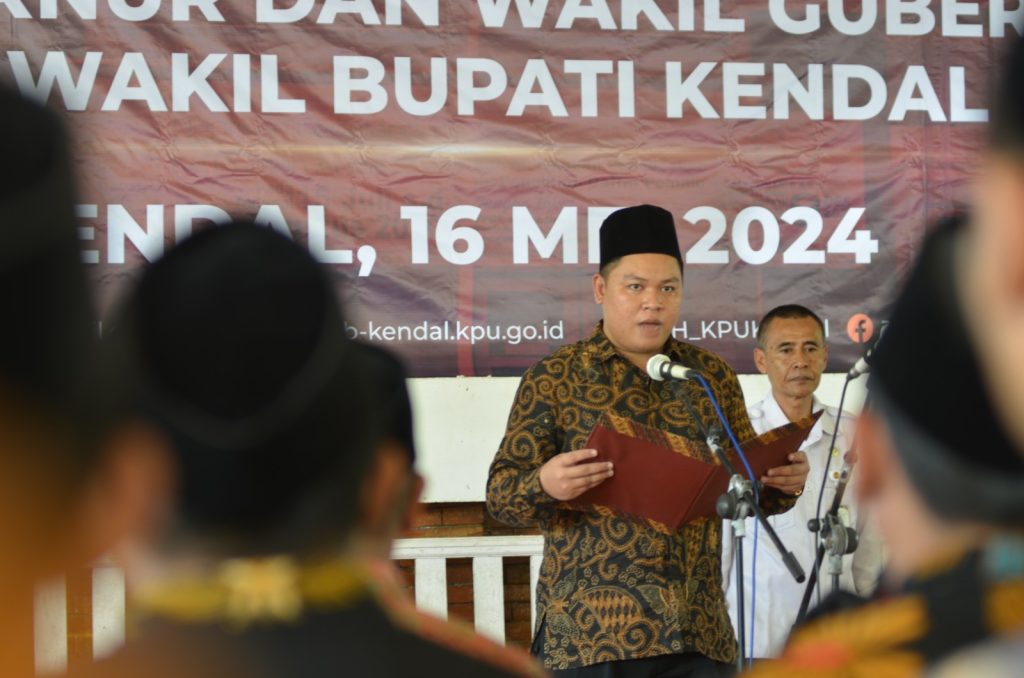 KPU Kendal Melantik 100 PPK Pilkada Tahun 2024