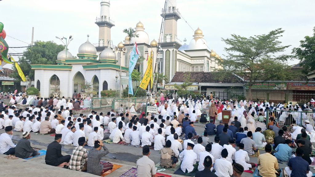 Antusiasme Masyarakat Kaliwungu Mengikuti Sholat Idul Adha 1445 Hijriah 
