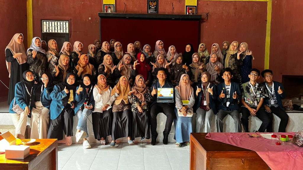 Kembangkan Potensi Cabai, Mahasiswa KKN Undip Beri Pelatihan Pembuatan Bubuk Cabai