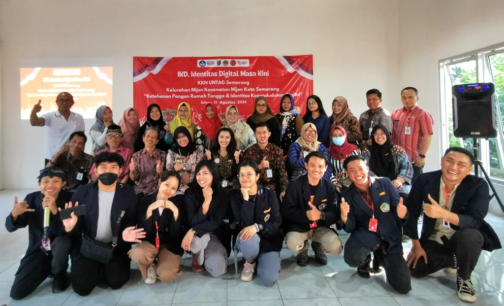 Mahasiswa KKN Kelompok 7 Untag Semarang Ikut Sosialisasikan IKD di Kelurahan Mijen