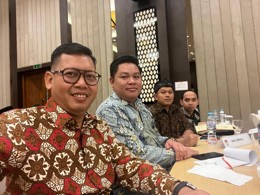KPU Kendal Fasilitasi Tiga Paslon Lakukan Rikes