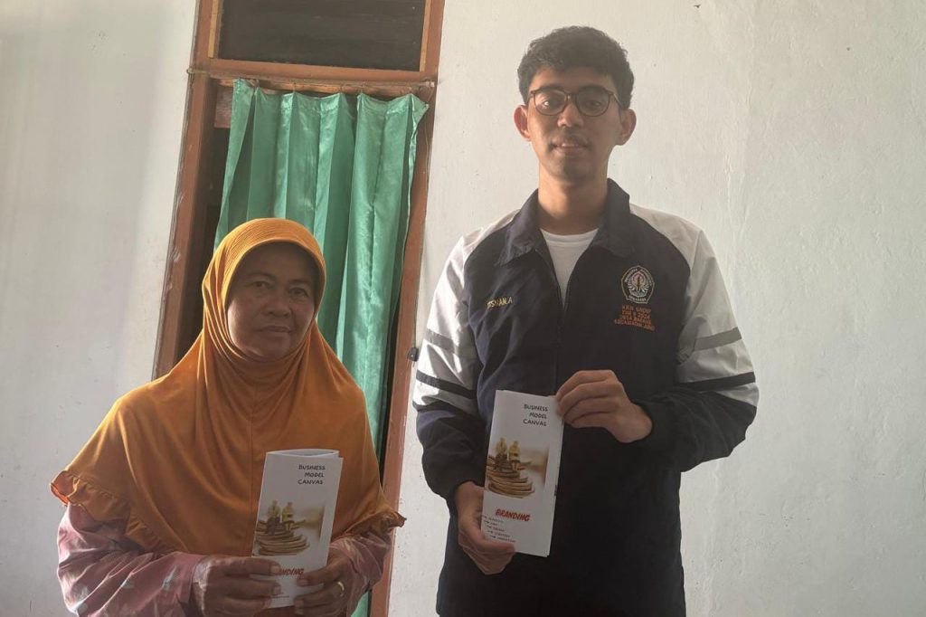 Memahami Kanvas Model Bisnis: Mahasiswa KKN TIM II UNDIP Peta Jalan Menuju Kesuksesan Tiap Bisnis di Desa Barang