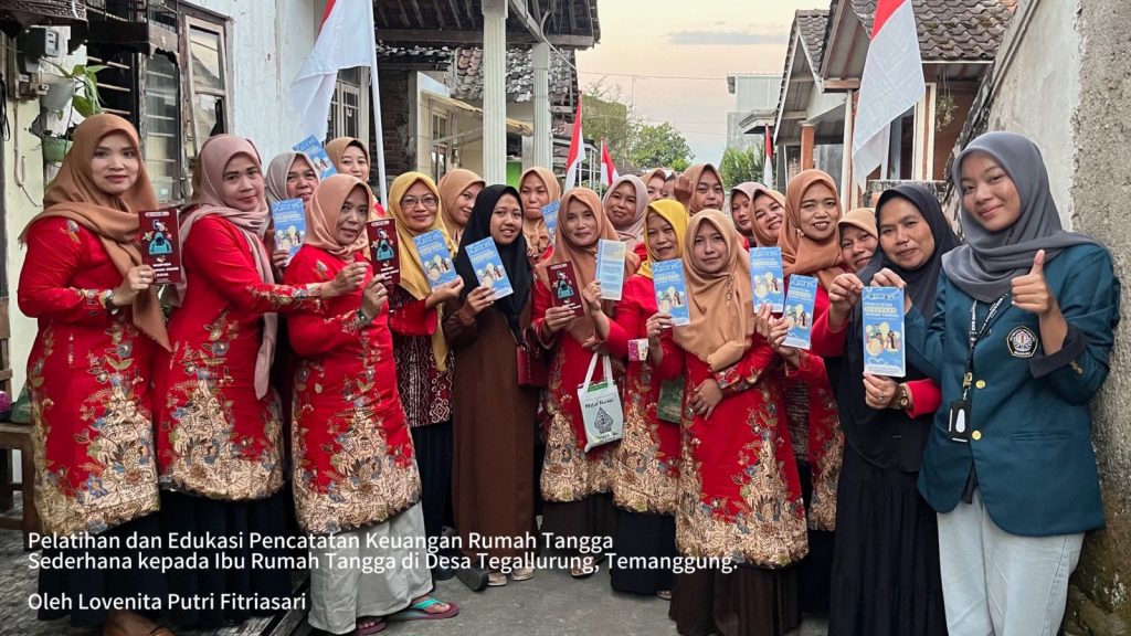 Keuangan Terencana, Keluarga Sejahtera! Mahasiswa KKN UNDIP Beri Pelatihan Pencatatan Keuangan Rumah Tangga ke IRT Tegallurung