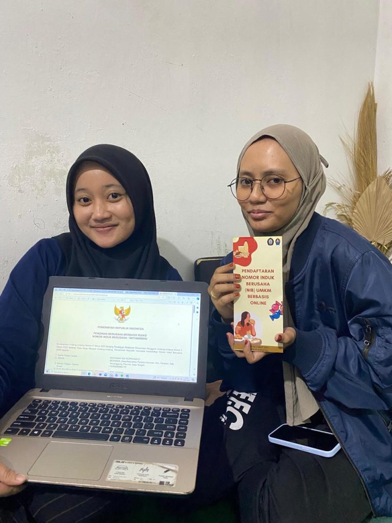 Tim II KKN Undip Dampingi Pembuatan NIB UMKM Lokal di Parakan Kauman Temanggung