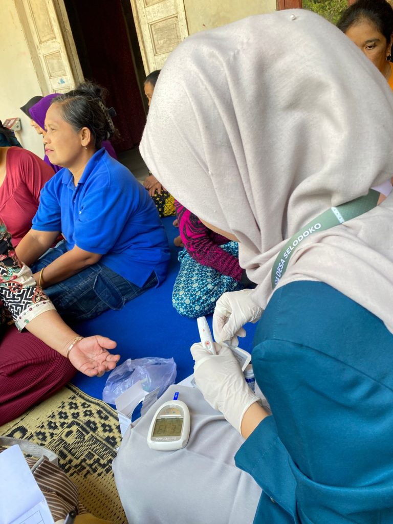 Lansia Bebas Diabetes, Mahasiswa KKN UNDIP Adakan Penyuluhan