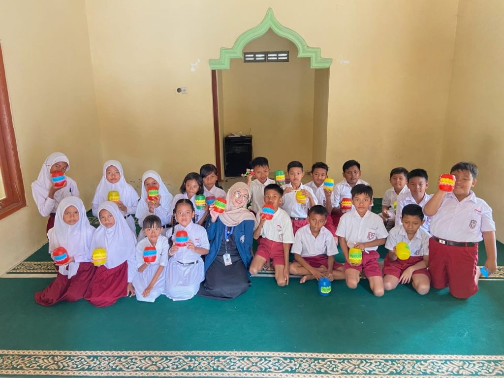 Tabungan Ceria: Pembiasaaan Menabung Inisiasi Tim KKN Undip