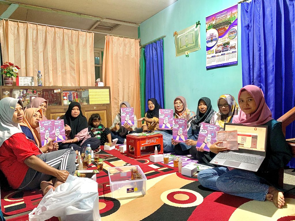 Satu Klik Bebas Tunggakan PBB: Pelatihan Pembayaran PBB Mandiri oleh Mahasiswa KKN UNDIP