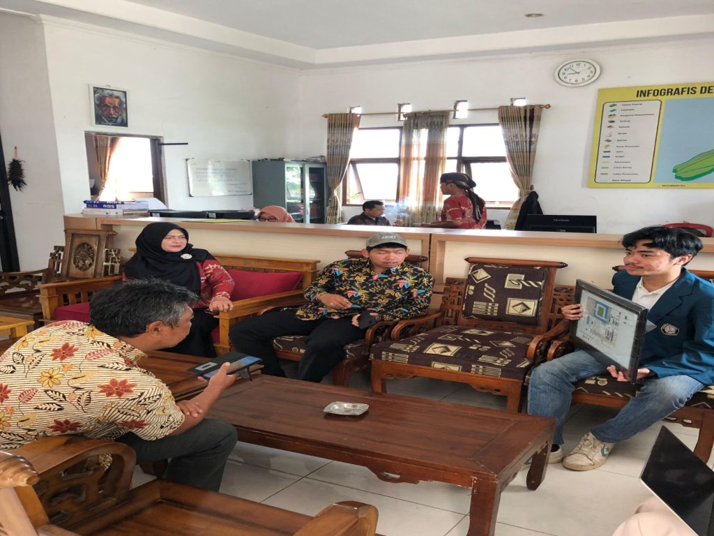 Mahasiswa KKN Undip Rancang Denah Evakuasi untuk Tingkatkan Keamanan di Kantor Desa Tegalrejo