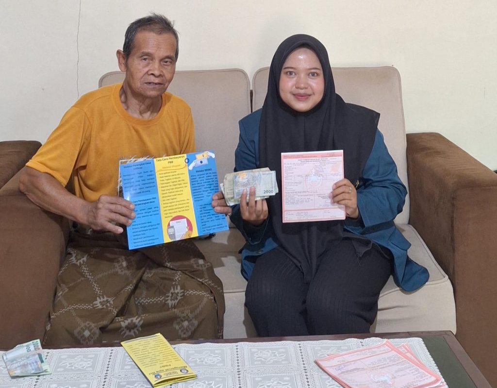 Pendampingan Pembayaran Pajak Bumi dan Bangunan Offline pada Masyarakat Desa Tegalrejo