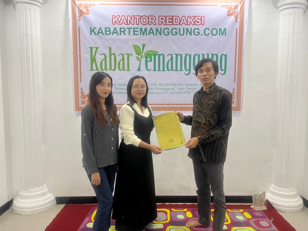 Dua Mahasiswa FBS UNNES Lakukan PKL di Media Kabartemanggung