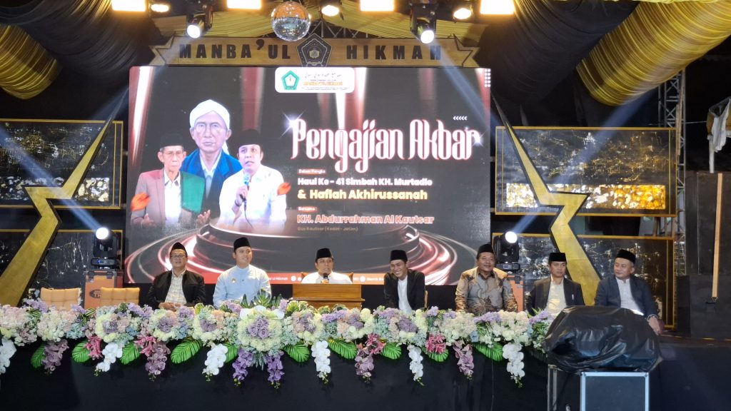 Puncak Acara Haul dan Haflah Akhirussanah, Ponpes Manbaul Hikmah Kaliwungu Ngaji Bareng Gus Kautsar