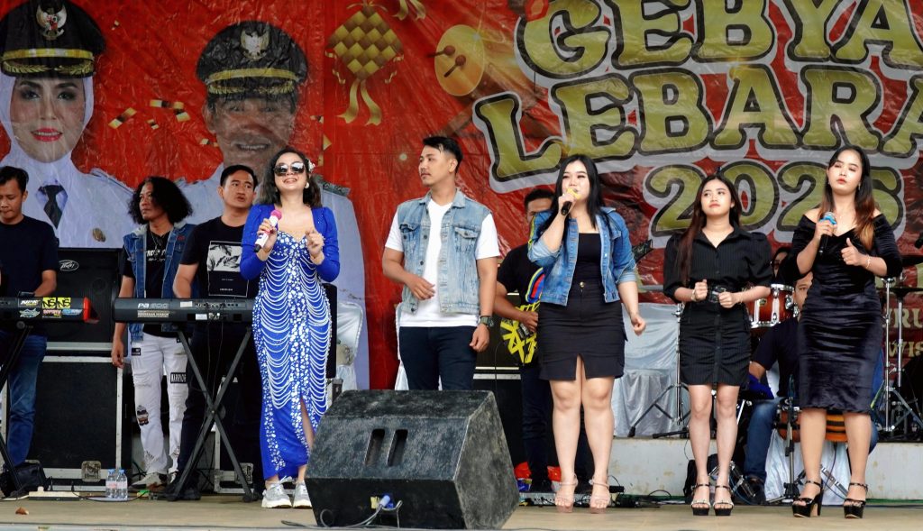 Disporapar Kendal Menggelar Hiburan Musik di Curugsewu