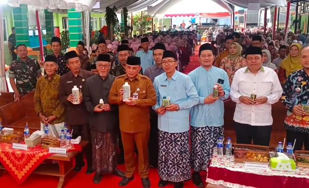 Inilah Pupuk Cair dan Pestisida Nabati Produk MTs Tarbiyatul Banin