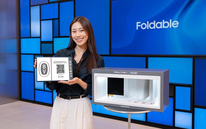 Galaxy Z Fold7 tetap kokoh setelah melewati tes pengujian 500 ribu kali lipatan