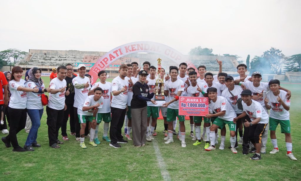 Tim Sepak Bola Kecamatan Pegandon Raih Piala Bupati Kendal Cup U-23 Tahun 2025