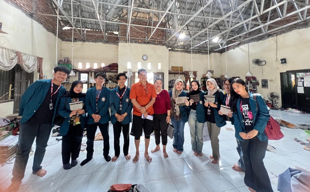 Inovasi dan Teknologi: Peran Mahasiswa KKN-T Undip Berikan Pengembangan bagi UMKM Plamongan Sari