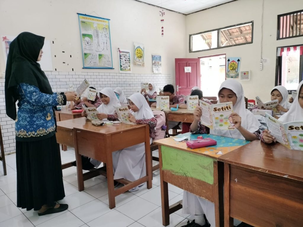 Keren, Guru SDN Sekaran 02 Semarang Kembangkan “Setiti” untuk Pembelajaran Literasi