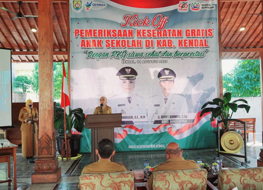 Bupati Kendal Pantau Langsung PKG Serentak Bagi Anak Sekolah 