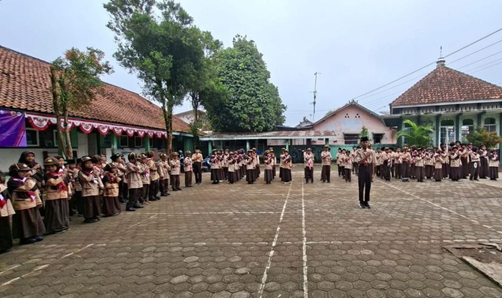 MI Ma’arif NU 01 Pangebatan Gelar Persari Kobarkan Semangat Pramuka 