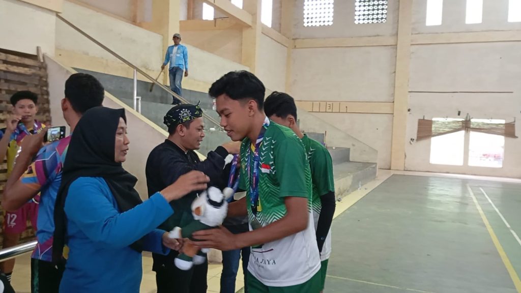 Perebutan Juara Voli Putra Porsema XIII, Kudus Vs Kota Semarang Memanas, Kudus Rebut Medali Emas