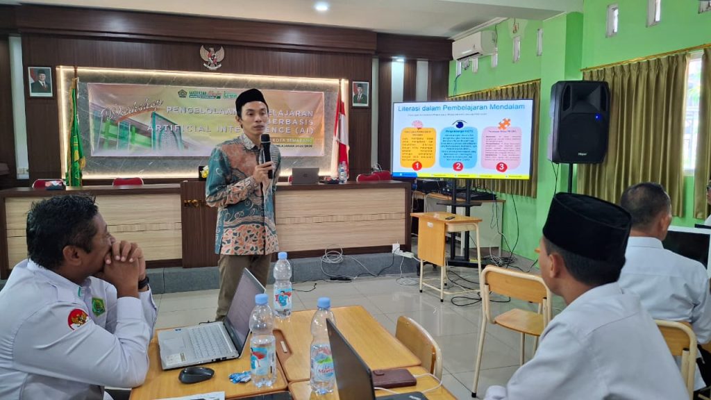 Doktor Lulusan UNY Sampaikan Strategi Pengelolaan Pembelajaran dengan AI