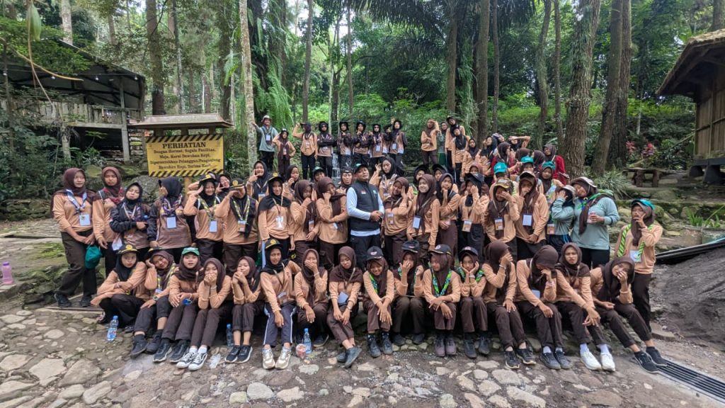 Agenda Kemah Kemanusiaan, Petualangan Air Terjun Semirang Ajarkan Kepedulian Alam