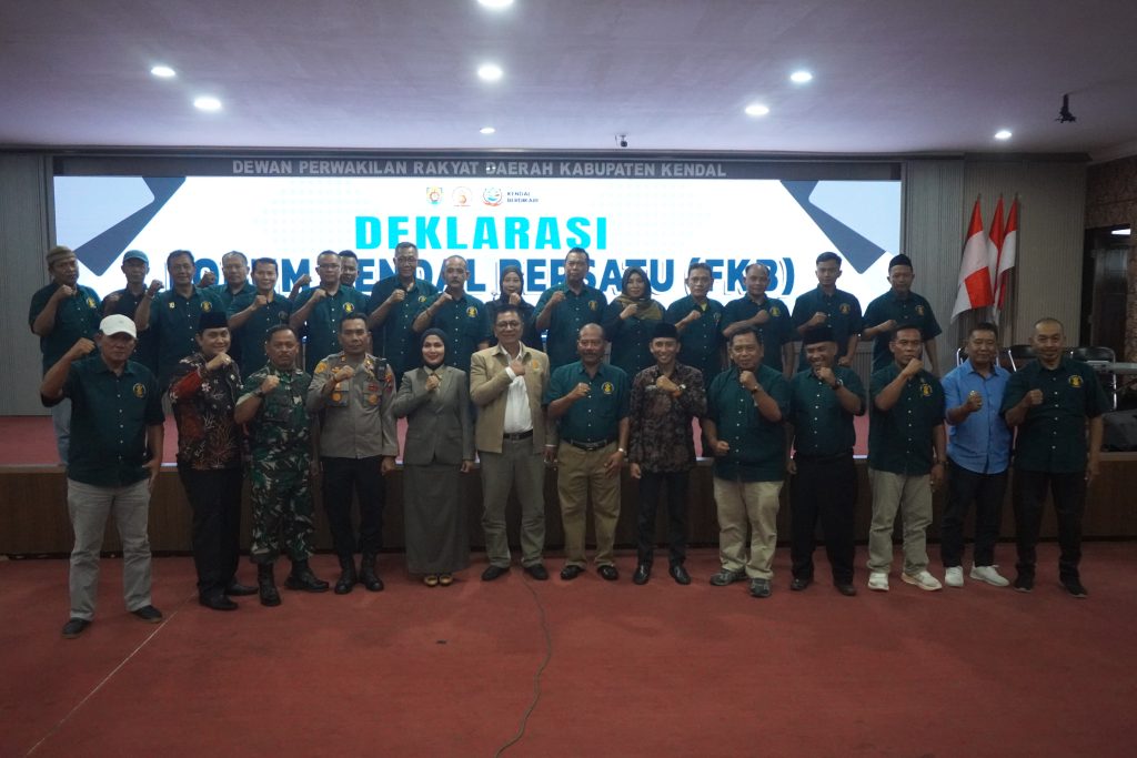 Badan Kesbangpol Kendal Kukuhkan Pengurus Forum Kendal Bersatu