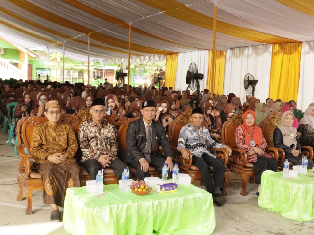 Wisuda Purnawiyata MTs – MA Miftahussalam 2026 Demak Berlangsung Khidmat, Kemenag Apresiasi Lulusan Tahfidz