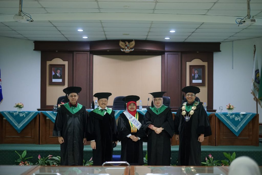 ‎Sutinah Sabet Doktor Pendidikan Dasar UNY, Kaji Pola Pendidikan Multikultural Berbasis Kampung Adat Sunda Cirendeu‎