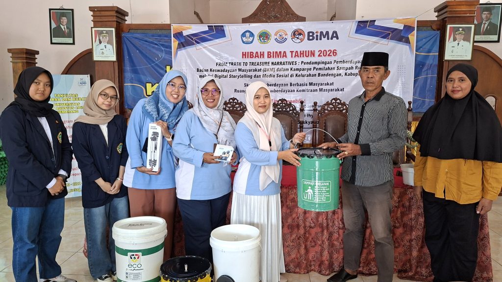 ​Untag Semarang Ajak Warga Bandengan Kendal Pilah Sampah dari Rumah