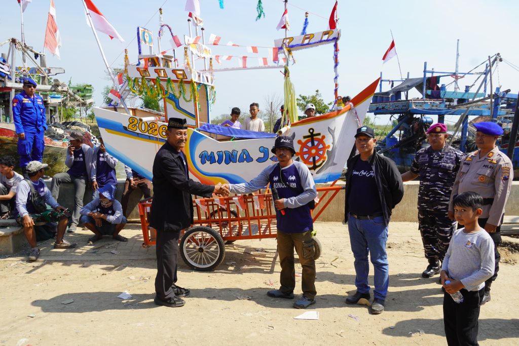 Warga Kelurahan Bandengan Gelar Tradisi Sedekah Laut, Wujud Syukur dan Pelestarian Budaya