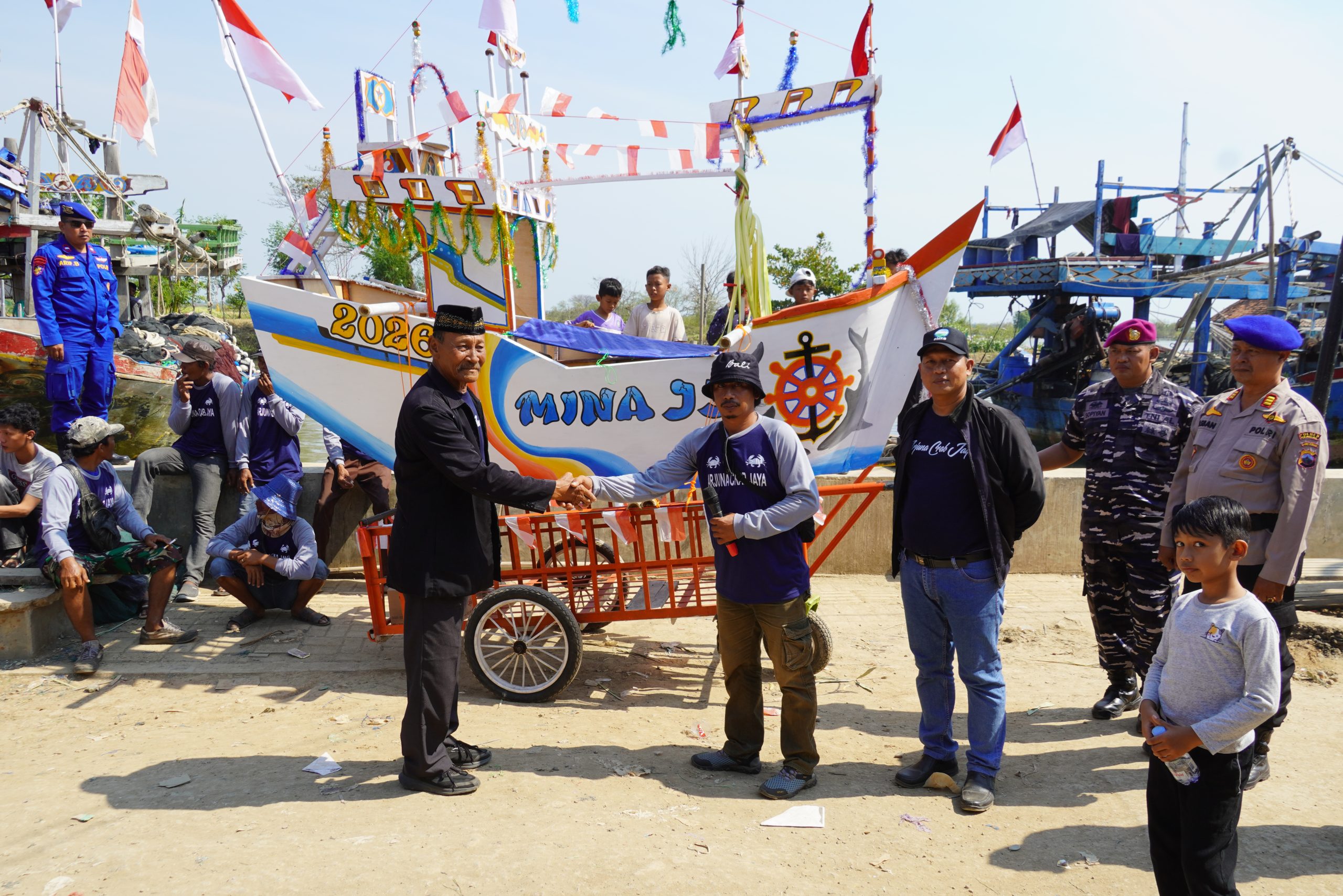 Warga Kelurahan Bandengan Gelar Tradisi Sedekah Laut, Wujud Syukur dan Pelestarian Budaya