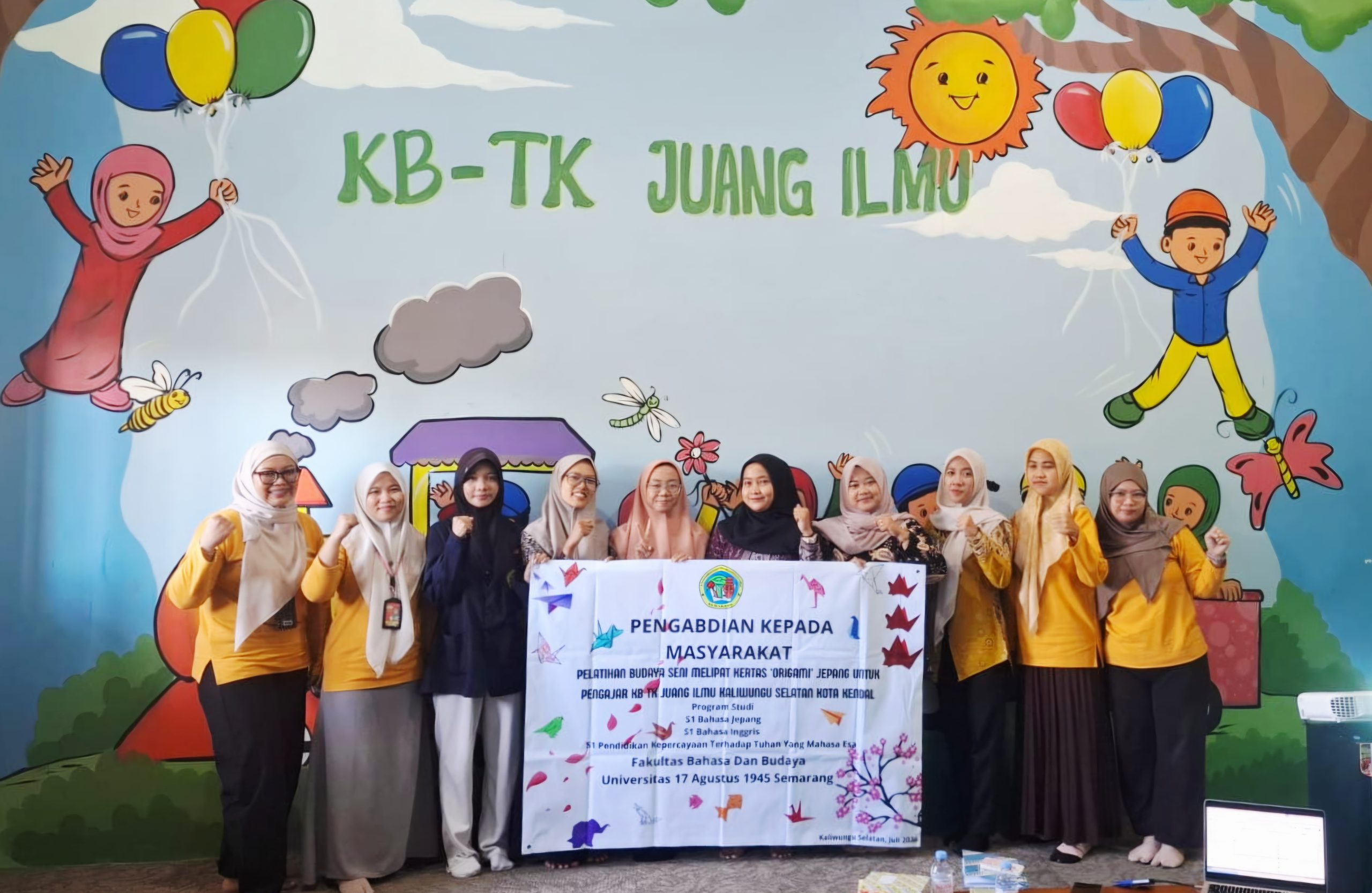 Dosen dan Mahasiswa UNTAG Semarang Latih Guru KB-TK Juang Ilmu Kaliwungu Selatan Berkreasi dengan Origami Jepang