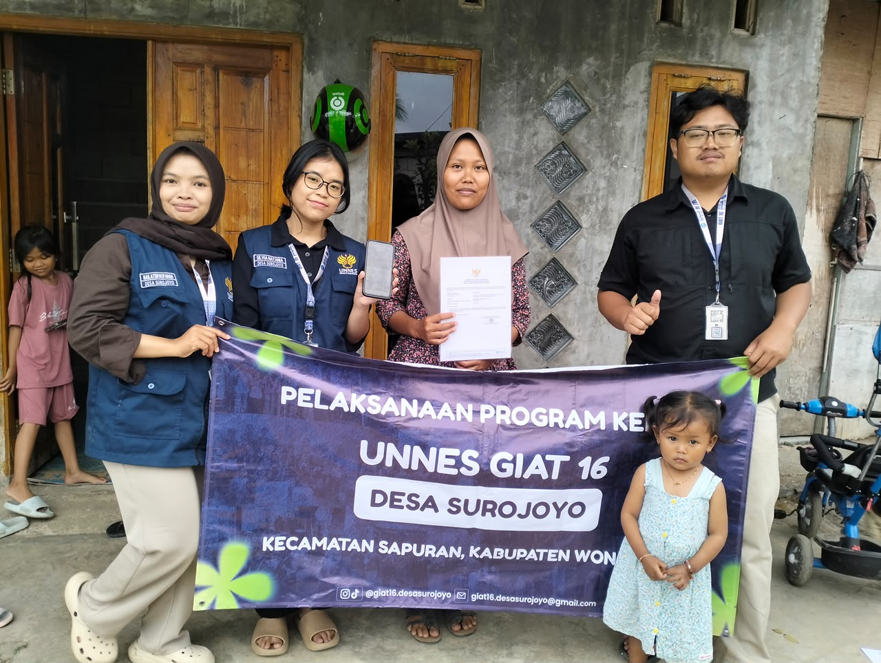 ‎Mahasiswa KKN UNNES Dampingi Pelaku UMKM Desa Surojoyo Urus NIB untuk Perkuat Legalitas Usaha