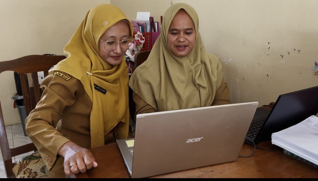 Kepala Sekolah SDN Patemon 2 Dampingi Supervisi Pembelajaran berbasis Ekologis dengan AI